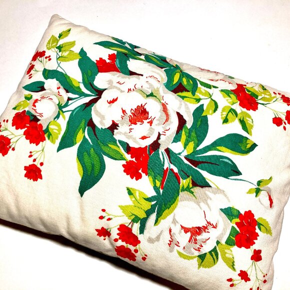 Set of 2 Homemade Pillows with Vintage Fabric + RickRack - Picture 8 of 11